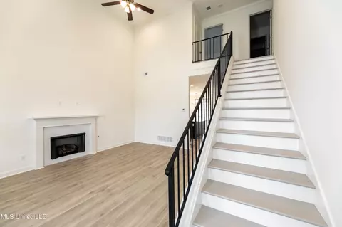 Living - 3495 Kreunen St, Nesbit, MS 38651 photo 1 of 3