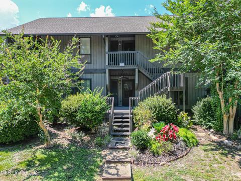 135 Lanai Vlg #J, Diamondhead, MS 39525