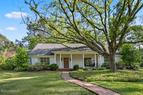 2253 E Manor Dr, Jackson, MS 39211 photo 1