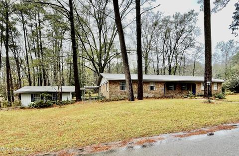 1215 Woodland Ave, Prentiss, MS 39474