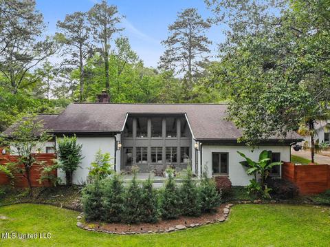 4143 N Honeysuckle Ln, Jackson, MS 39211