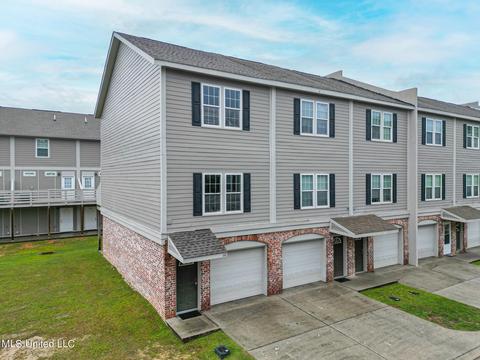 611 Peach St #611, D'iberville, MS 39540