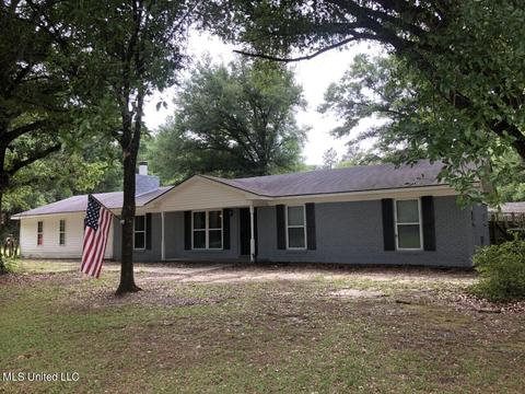 13821 Constitution Rd, Moss Point, MS 39562