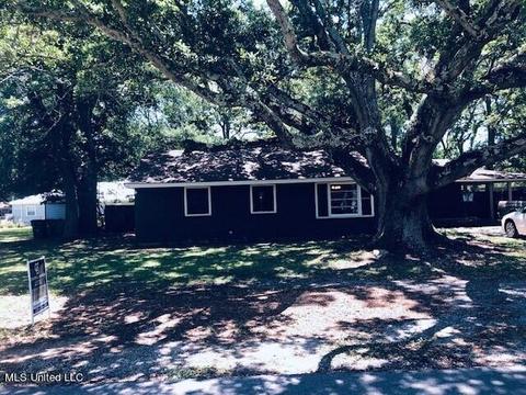2402 King Ave, Pascagoula, MS 39567