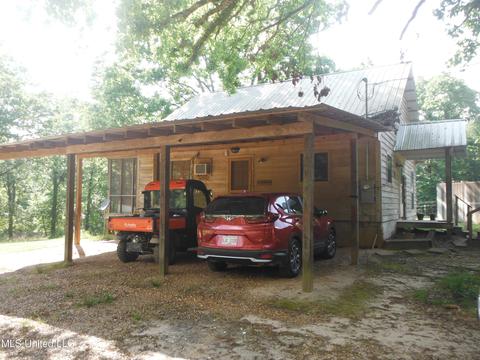 121 Center Crossing Rd, Kosciusko, MS 39090