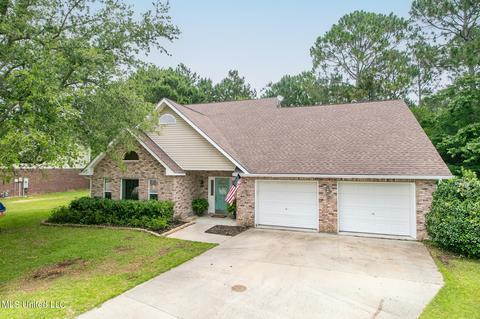 1562 Redwood Ct, Biloxi, MS 39532