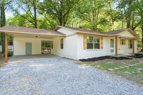 258 Crestfield Rd, Coldwater, MS 38618