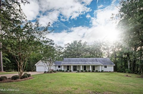 4 Chartres St, Brandon, MS 39047