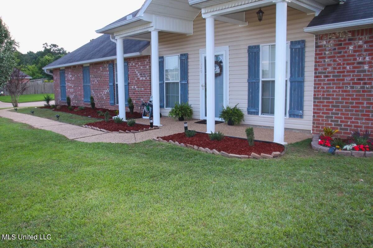 220 Callaway Cir  
