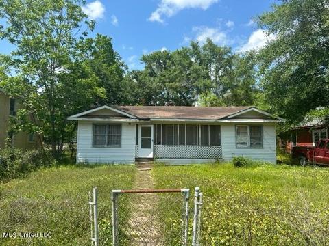 2229 School St, Ocean Springs, MS 39564