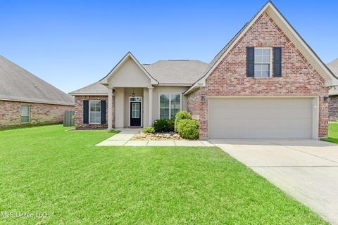 709 Malpass Landing Dr, Biloxi, MS 39532