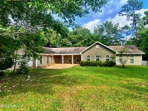 734 Akaka Ct, Diamondhead, MS 39525