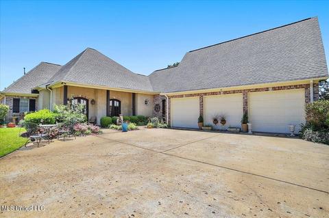 106 Rogues Pt, Ridgeland, MS 39157