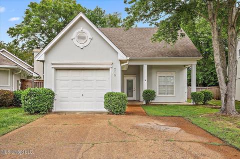 210 N Shadow Lake Dr, Clinton, MS 39056