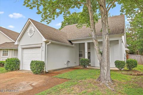 210 N Shadow Lake Dr, Clinton, MS 39056 photo 2