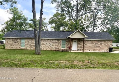 302 Southgate Dr, Richland, MS 39218