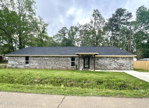 301 Southgate Dr, Richland, MS 39218