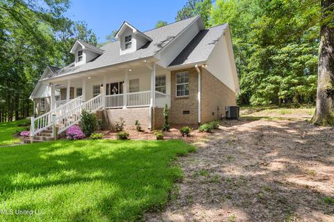 466 Live Oak Dr, Lucedale, MS 39452 photo 2