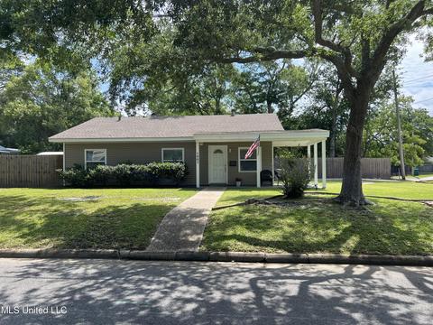 1002 Oliver St, Pascagoula, MS 39567