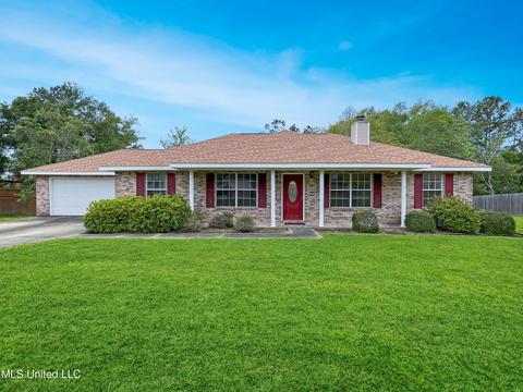 18184 Village Dr, Saucier, MS 39574