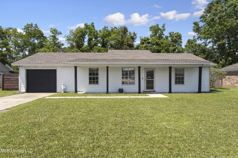 3905 Yosemite Dr, Ocean Springs, MS 39564