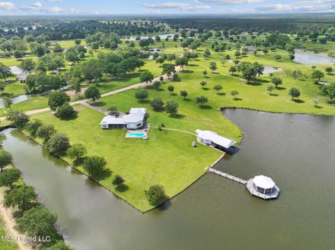95 E New Arbor Rd E Rd, Poplarville, MS 39470
