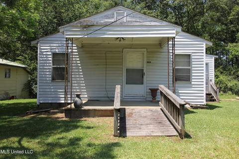 606 9th Ave NW, Magee, MS 39111