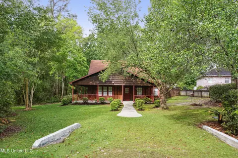101 Forest Ct, Picayune, MS 39466
