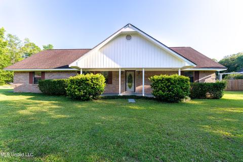 5608 Heathcliff Dr, Moss Point, MS 39562