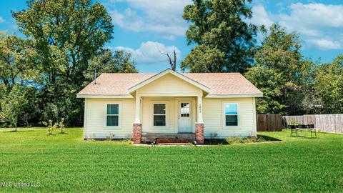 1803 Texas St, Leakesville, MS 39451
