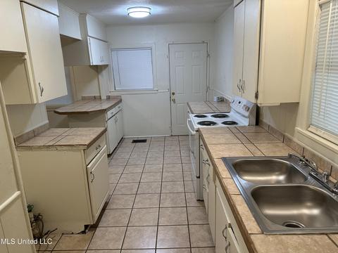 3045 Woodview Dr, Jackson, MS 39212 photo 7