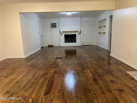 3045 Woodview Dr, Jackson, MS 39212 photo 2