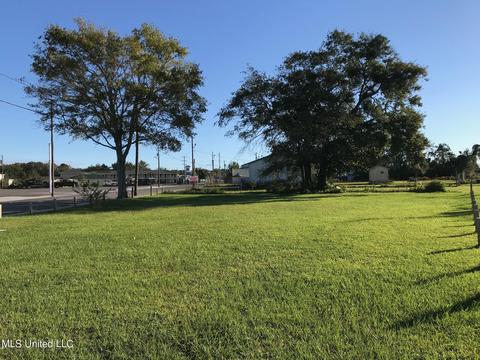 1204 Telephone Rd, Pascagoula, MS 39567