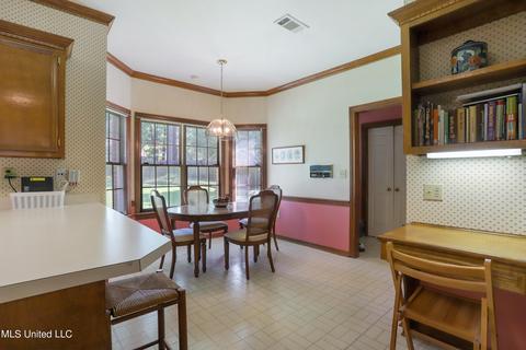 1460 Northlake Dr, Jackson, MS 39211 photo 9