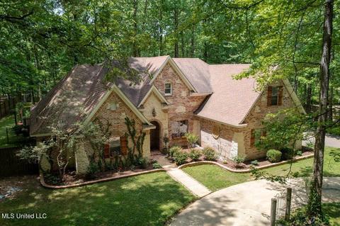 2405 Oak Creek Dr, Hernando, MS 38632