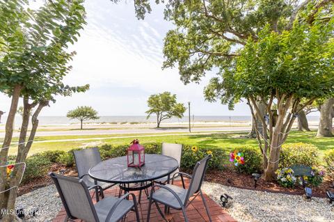 1282 Beach Blvd #213, Biloxi, MS 39530