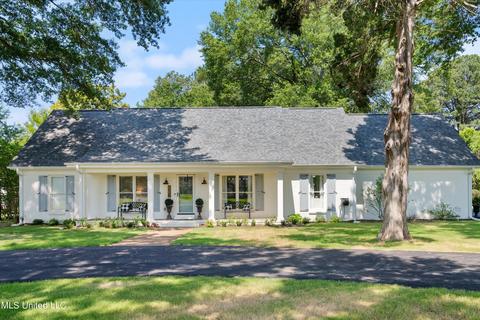 1935 Mount Pleasant Rd, Hernando, MS 38632