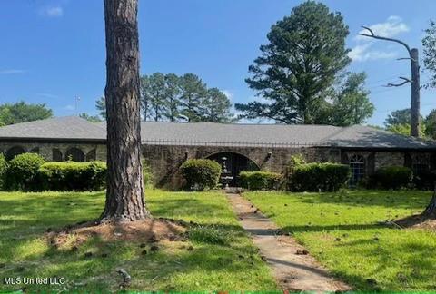 5102 Brookview Dr, Jackson, MS 39212
