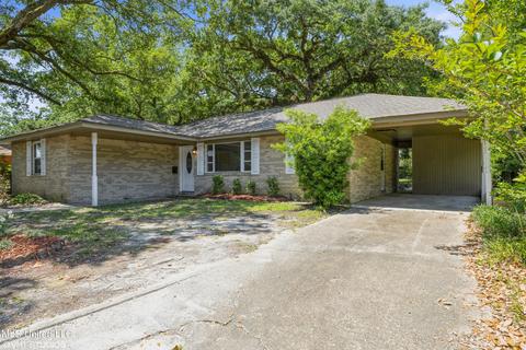 323 Shirley Ct, Biloxi, MS 39531