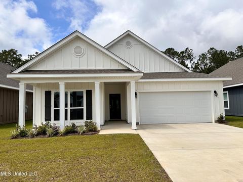 7788 Coral Ln, Ocean Springs, MS 39564