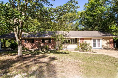 108 W Chipwood Dr, Gulfport, MS 39503