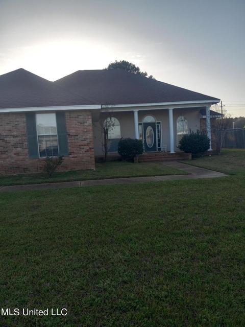 1110 Alixandria Dr, Byram, MS 39272