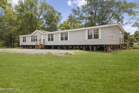 17239 Gardenia St, Kiln, MS 39556