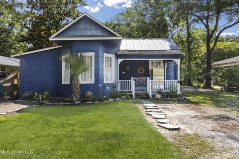 610 General Pershing Ave, Ocean Springs, MS 39564