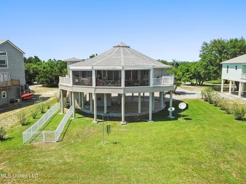 7607 Belle Fontaine Dr, Ocean Springs, MS 39564