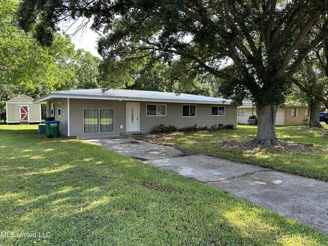 2715 Wilson Ave, Pascagoula, MS 39567