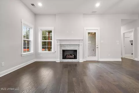 Living - 3074 Meadows Way, Hernando, MS 38632 photo 1 of 1