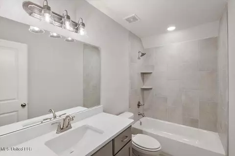 Bath - 3074 Meadows Way, Hernando, MS 38632 photo 5 of 5