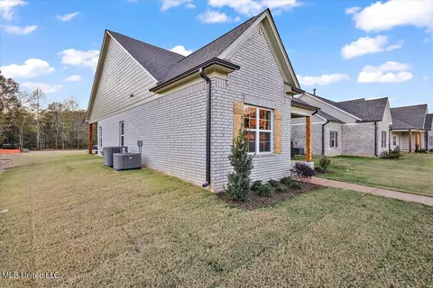 Exterior - 3074 Meadows Way, Hernando, MS 38632 photo 3 of 8
