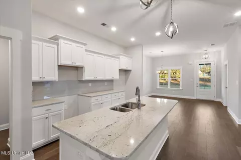 Kitchen - 3074 Meadows Way, Hernando, MS 38632 photo 2 of 3